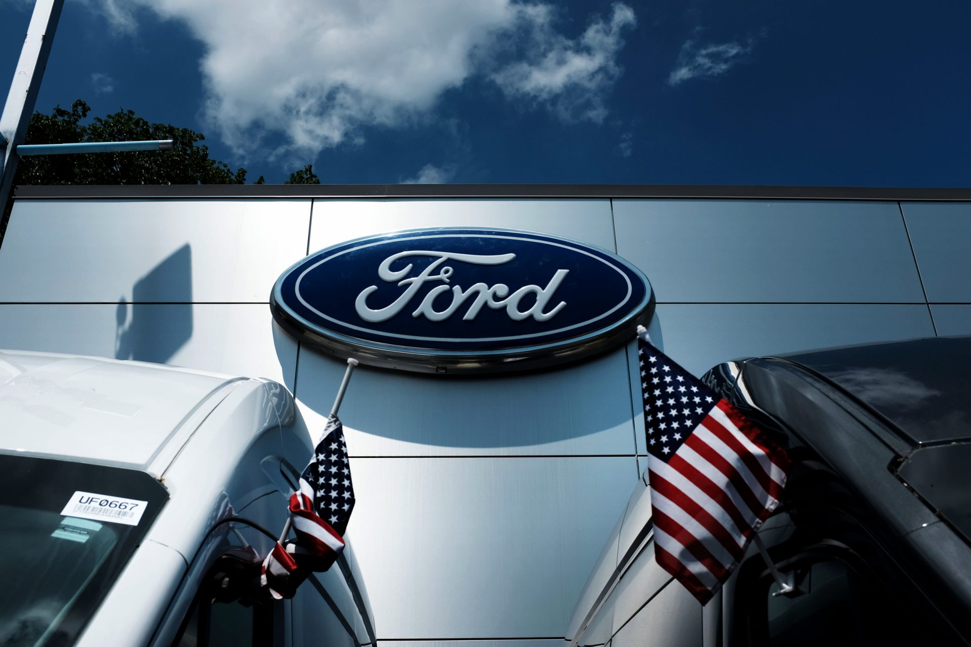 Ford: слабый квартал и конкуренция с BYD