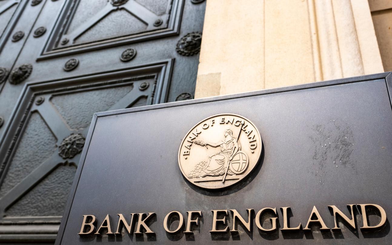 Federal Reserve building Bank of Japan central banks interest rate decision economy growth chart