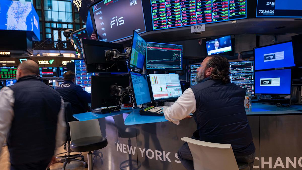 New York Stock Exchange traders panic red screen nasdaq composite technology selloff artificial intelligence bubble