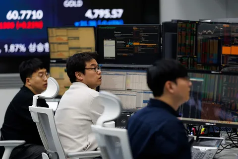 Seoul stock exchange south korea kospi samsung sk hynix semiconductor chips rally green