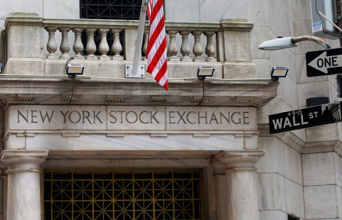 New York Stock Exchange wall street index drop screen dow jones sp500 nasdaq european markets red ftse
