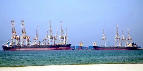 Oil tanker strait of hormuz brent crude price jump 83.5 dollars gold bullion bars 4290 dollars